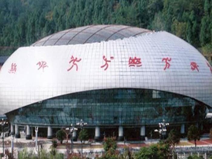 龙泉体育中心球形网架加工安装
